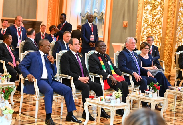الرئيس السيسي يشارك في مأدبة عشاء أقامها الرئيس بوتين تكريماً لقادة الوفود الأجنبية في ذكرى النصر