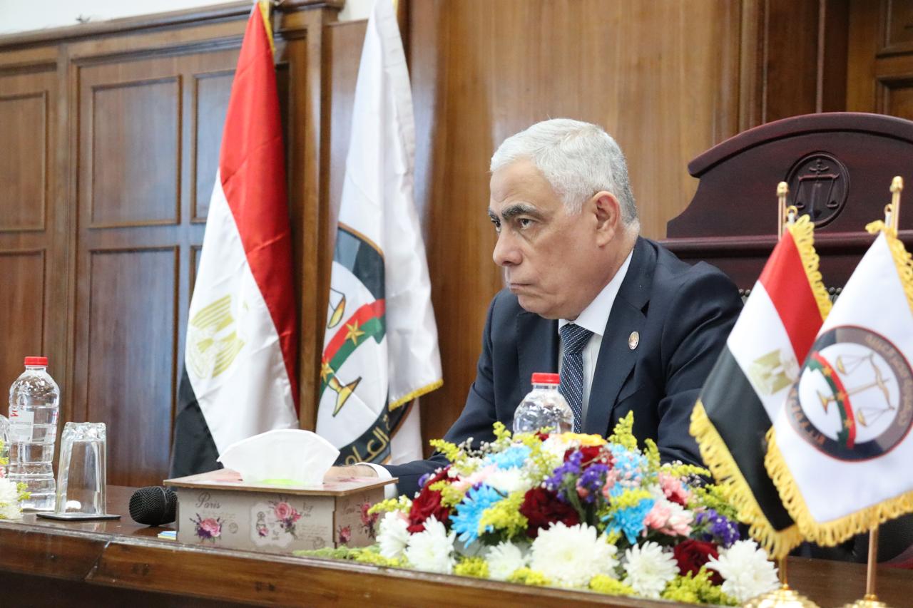 النائب العام يلتقي بأعضاء النيابة العامة وموظفيها بدائرة نيابة استئناف المنصورة

