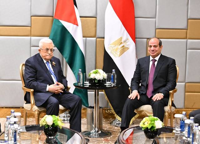 السيسي يلتقي عباس في موسكو ويؤكد دعم مصر الكامل لفلسطين ووقف إطلاق النار بغزة