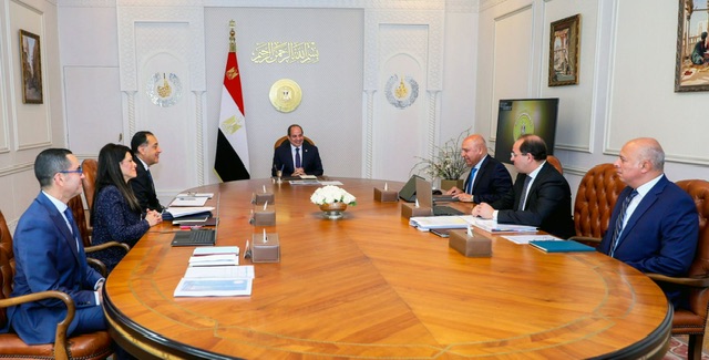 الرئيس السيسي يوجّه بتسريع جهود جذب الاستثمارات وتعزيز تنافسية الاقتصاد المصري 