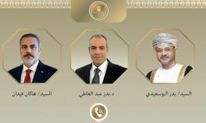 وزير الخارجية يبحث مع نظيريه العُماني والتركي سبل احتواء التصعيد في المنطقة