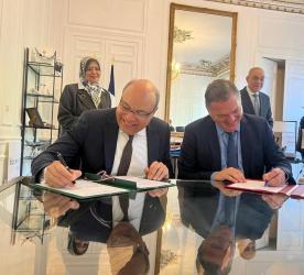 وزير الطيران ووزير النقل الفرنسي يوقعان اتفاقية ترتيبات  فنية لتعزيز التعاون في مجالات الطيران 

