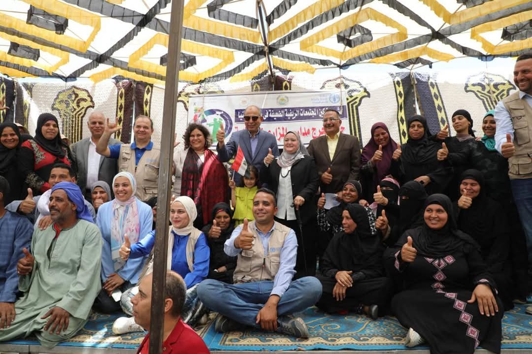 محافظ المنيا يتفقد مدرسة المزارعين الحقلية بقرية منشأة المغالقة بمركز ملوى ضمن مشروع تمكين المجتمعات الريفية الضعيفة