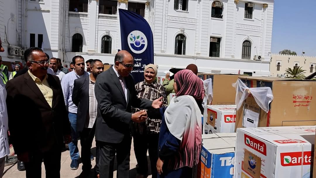 محافظ المنيا يسلم 23 جهاز عروسة بالتعاون مع جمعية “نور القمر”