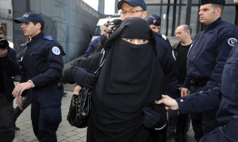 الأزهر يعلق على تعرض سيدة مسلمة في فرنسا للاعتداء من 20 شخصا بسبب الحجاب