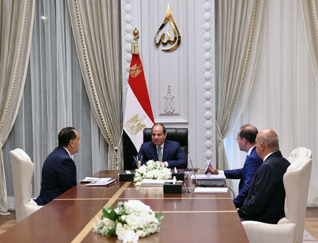 السيسي يوجه بتوسيع القاعدة الضريبية وتحسين مناخ الاستثمار