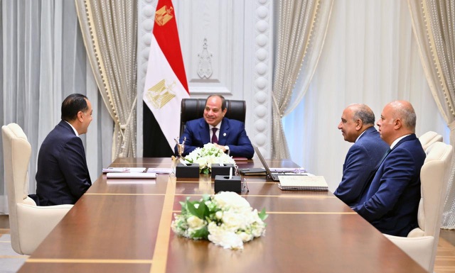 الرئيس السيسي يوجه بتكثيف الاستثمارات في الطاقة المتجددة وتوطين صناعاتها محليًا