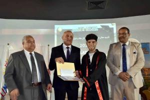 في احتفالية مميزة.. بالأسماء محافظ الأقصر يكرم أوائل الشهادة الإعدادية 

