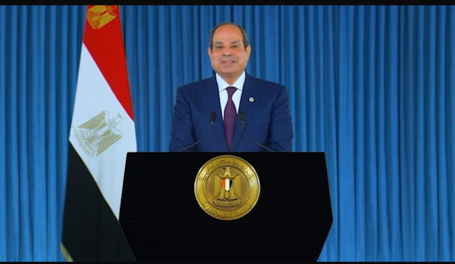 الرئيس السيسي يستقبل وزير الدفاع في القصر الرئاسي بمدينة العلمين