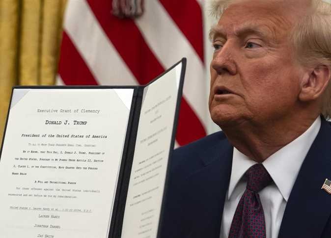 ترامب يوقع أمرا تنفيذيا بإعادة فرض حظر الدخول لأمريكا من 12 دولة بينها 4 دول عربية