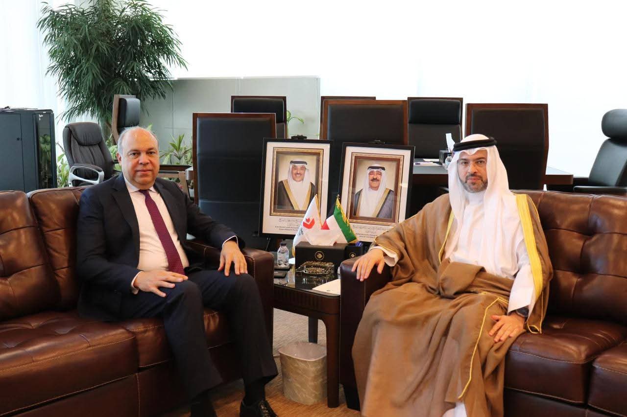 الحفنى يبحث مع رئيس الإدارة العامة للطيران الكويتي سبل التعاون وتوسيع الشراكة فى النقل الجوي


