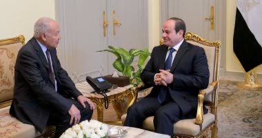 السيسي يبحث مع أبو الغيط مستجدات الأوضاع العربية ويؤكد دعم مصر للعمل العربي والقضية الفلسطينية