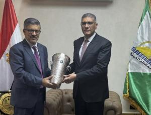 سفير باكستان بالقاهرة يبحث مع محافظ الجيزة تعزيز التعاون المشترك