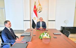 الرئيس السيسي يجتمع بوزير الداخلية لمتابعة الأوضاع الأمنية 