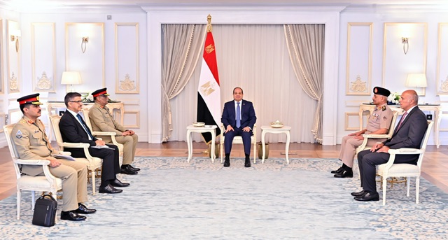 السيسي يبحث مع رئيس الأركان الباكستاني تعزيز التعاون العسكري وتطورات غزة وجنوب آسيا