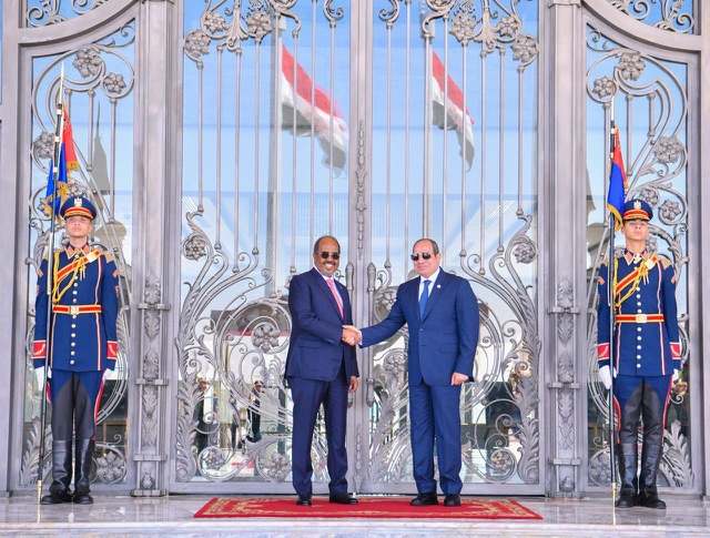 السيسي وحسن شيخ محمود يتفقان على تعزيز الشراكة الاستراتيجية والتعاون الأمني