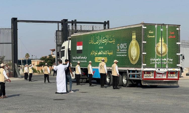 بتوجيهات شيخ الأزهر.. دخول قافلة بيت الزكاة والصدقات الإغاثية الـ 11 إلى أهالينا في غزة

