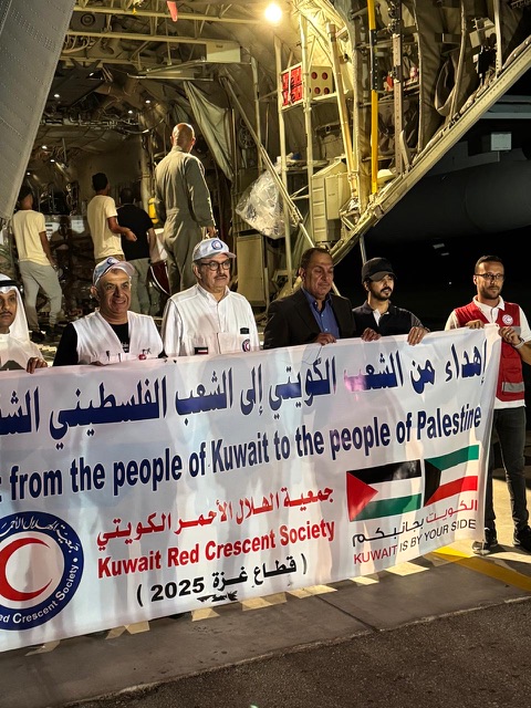 سفير الكويت: أولى طائرات جسر الإغاثة تصل العريش محملة بـ 10 أطنان غذاء دعمًا لأهالي غزة