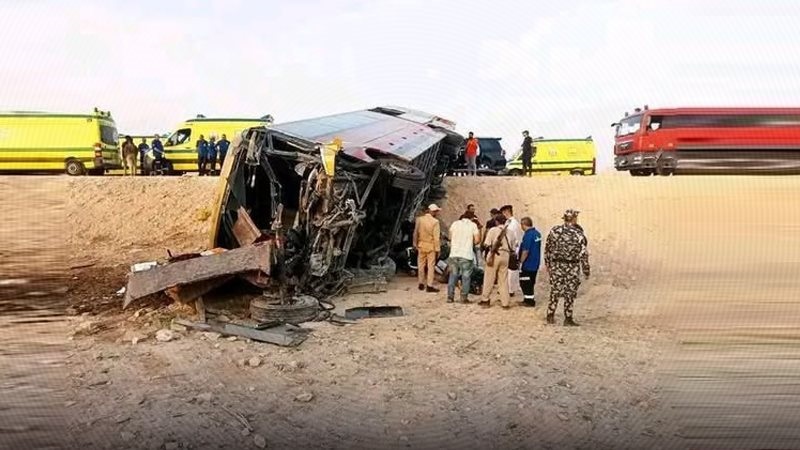 مصرع شخصين وإصابة 31 آخرين في تصادم أتوبيس مع جرار زراعي بالصحراوي الغربي بأسيوط

