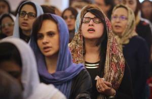 المرأة بين الصمت والحرمان: صراع النص والتأويل في الفقه والإنجيل