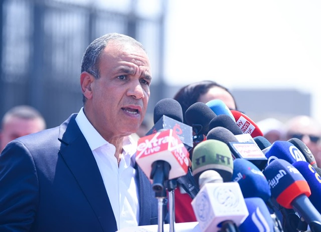 وزير الخارجية يزور معبر رفح برفقة رئيس وزراء فلسطين لمتابعة إدخال المساعدات إلى غزة