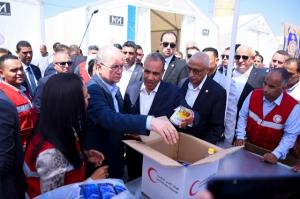 وزير الخارجية ورئيس الوزراء الفلسطيني يزوران المركز اللوجيستي الرئيسي لجميعة الهلال الأحمر