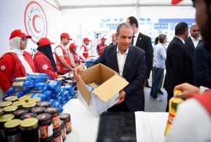 وزير الخارجية ورئيس الوزراء الفلسطيني يزوران المركز اللوجيستي الرئيسي لجميعة الهلال الأحمر