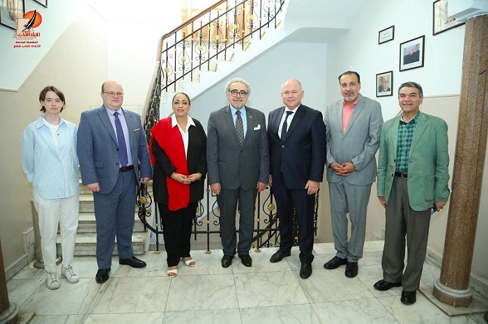 رئيس نقابة اتحاد كتاب مصر يجتمع بمدير المراكز الثقافية الروسية بالقاهرة لبدء شراكة ثقافية