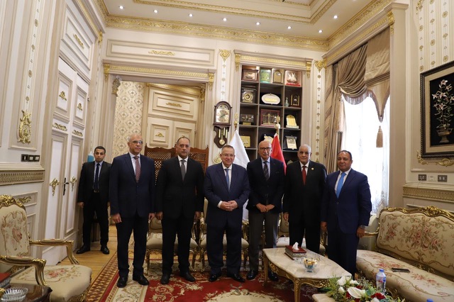 نقيب الأشراف يلتقي رئيس مجلس القضاء الأعلى لتقديم التهنئة بتوليه منصبه