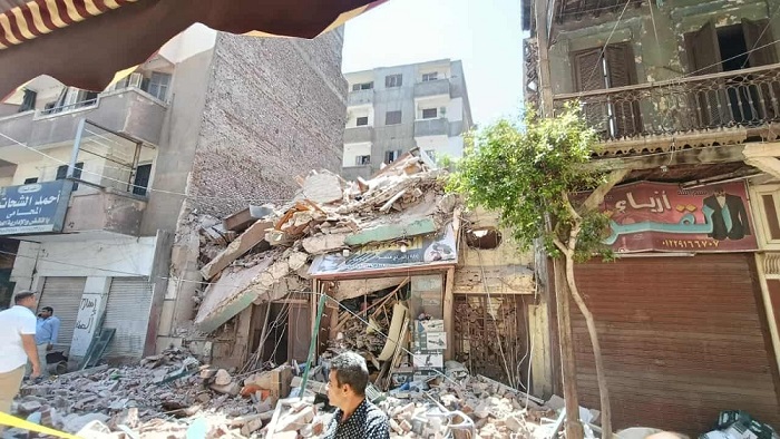 مصرع 3 أشخاص وإصابة 8  أخرين اثر انهيار منزل بالزقازيق 
