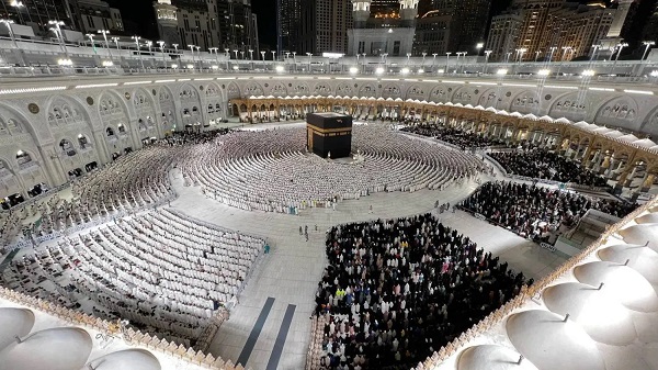 لأول مرة.. السعودية تتيح تأشيرة العمرة إلكترونياً دون وسيط
