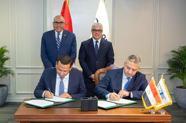 باستثمارات 4.2 مليون دولار .. اقتصادية قناة السويس توقع عقدي ساحات إيداع جمركي مع تحالف مصري–تركي