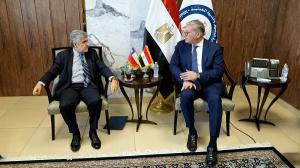 وزير البترول يبحث مع سفير تشيلي بالقاهرة تعزيز التعاون 