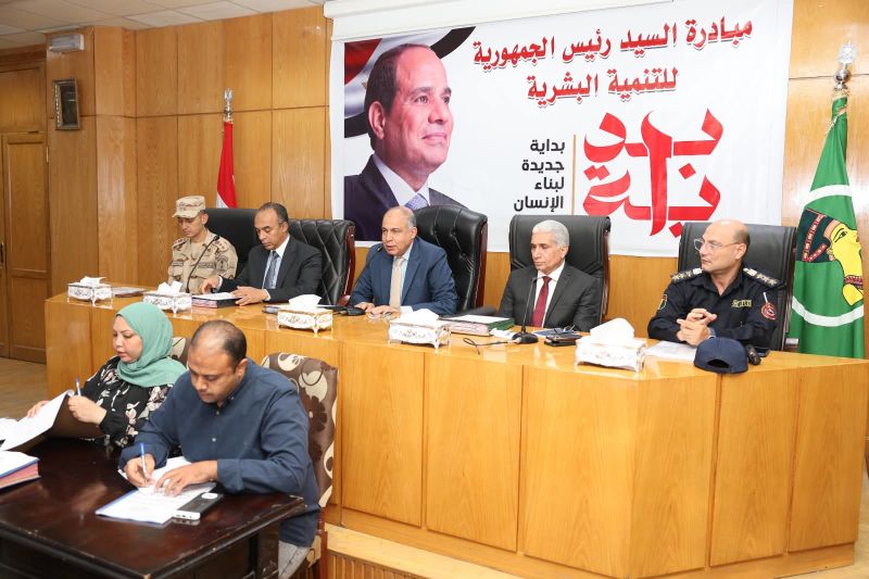 محافظ المنيا يناقش خطة التعليم لاستقبال العام الدراسي الجديد ويعلن دخول 24 مدرسة جديدة الخدمة