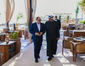 بالصور.. السيسي يودّع بن زايد بمطار العلمين في ختام زيارة عززت التنسيق والتشاور بين مصر والإمارات