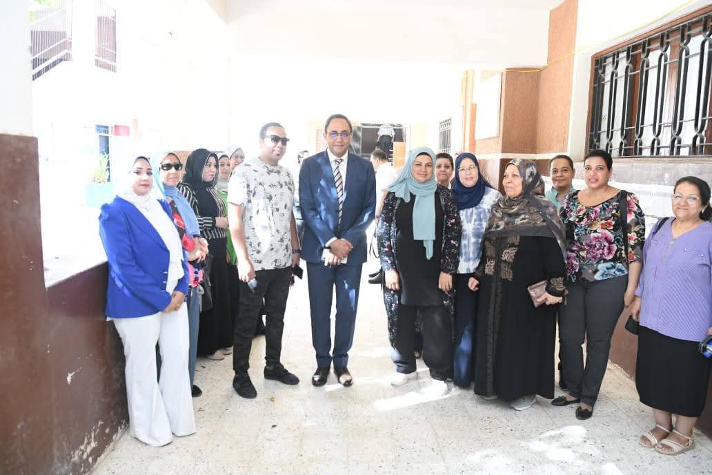 محافظ قنا يتفقد عددًا من اللجان الانتخابية في ثاني أيام انتخابات مجلس الشيوخ 

