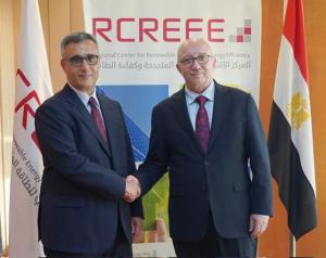 سفير الجزائر في القاهرة يزور المركز الإقليمي للطاقات المتجددة