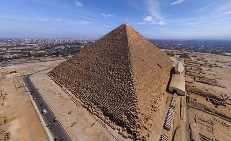  وزارة السياحة: تركيب أجهزة تنقية الهواء بتقنية البلازما كلاستر داخل هرم الملك خوفو

