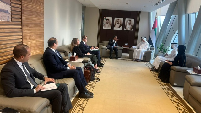 وزير الخارجية يبحث مع وزير التجارة الإماراتي اتفاقية الشراكة الاقتصادية الشاملة في أبوظبي