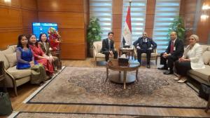 سفير كمبوديا الجديد يصل القاهرة وسط استقبال حافل وترحيب رسمي