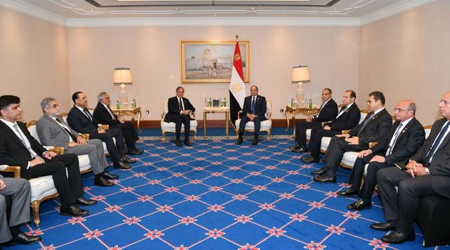 السيسي يبحث مع رئيس وزراء باكستان بالدوحة تعزيز التعاون ومواجهة تداعيات حرب غزة