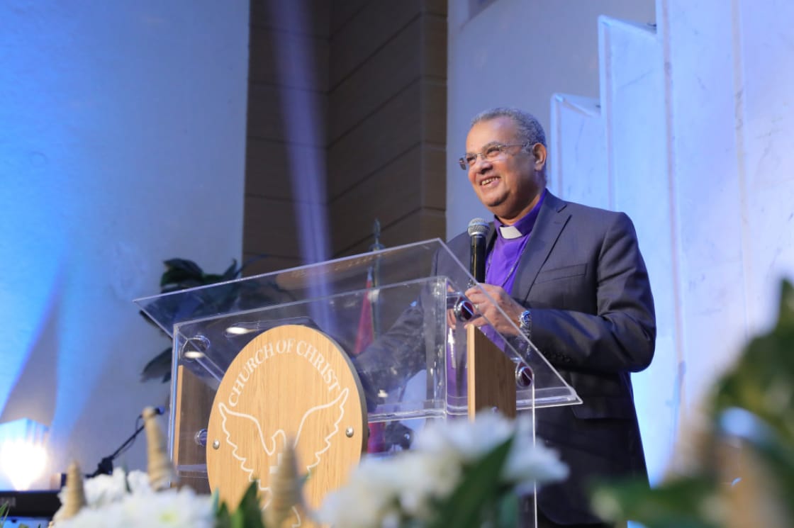 تنصيب القس نادر شوقي راعيًا لكنيسة المسيح بمصر الجديدة بحضور رئيس الطائفة الإنجيلية
