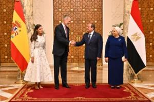 السيدة انتصار السيسي تعرب عن سعادتها لاستقبال ملكة إسبانيا
