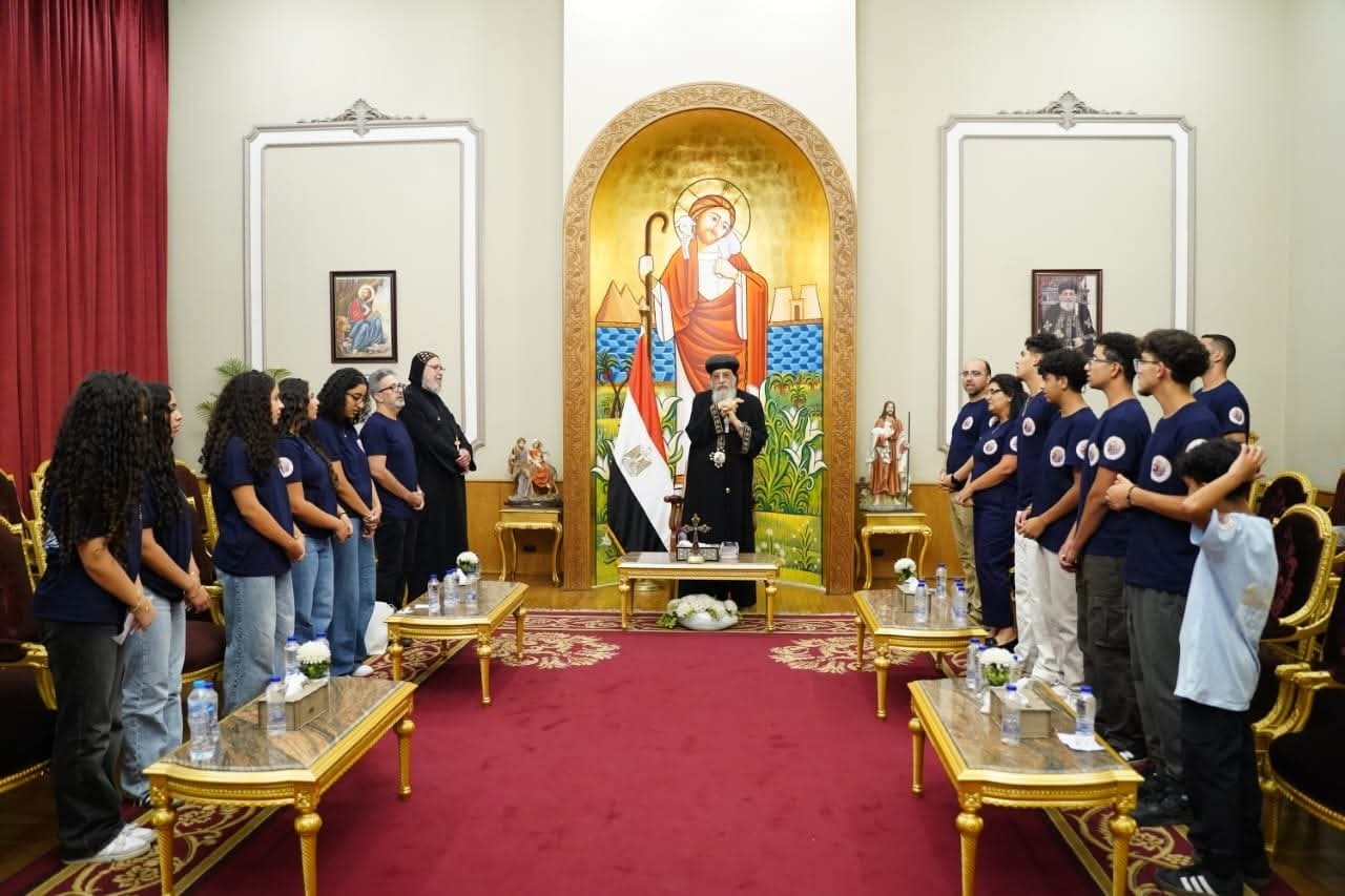 البابا تواضروس يستقبل شباب وخدام كنائس تورنتو ويشيد بخدمتهم في المناطق المحتاجة
