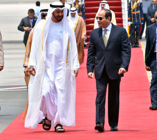 الرئيس السيسي يستقبل بن زايد بمطار القاهرة في زيارة أخوية