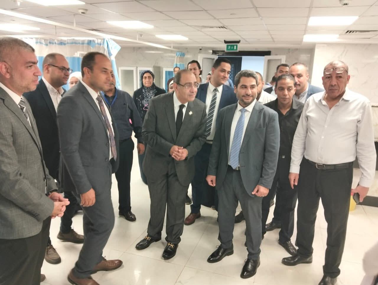 المدير التنفيذي لمستشفيات جامعة القاهرة يتفقد العمليات والطوارئ وعددًا من الوحدات