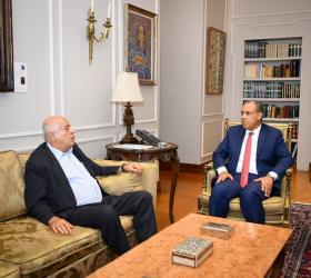 وزير الخارجية يبحث مع الرجوب تطورات غزة والضفة وجهود حشد الدعم الدولي للاعتراف بفلسطين