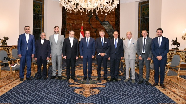 السيسي يستقبل وزير الخارجية الإيراني ومدير الوكالة الذرية بالقاهرة