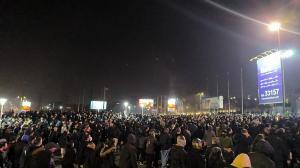 مقال بأتلانتك الأمريكية يتساءل: هل النظام الإيراني على وشك الانهيار؟