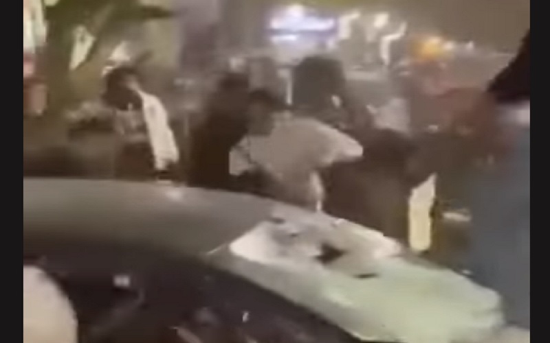 الداخلية تكشف ملابسات فيديو تحطيم سيارة ملاكي وإصابة قائدها في شارع فيصل